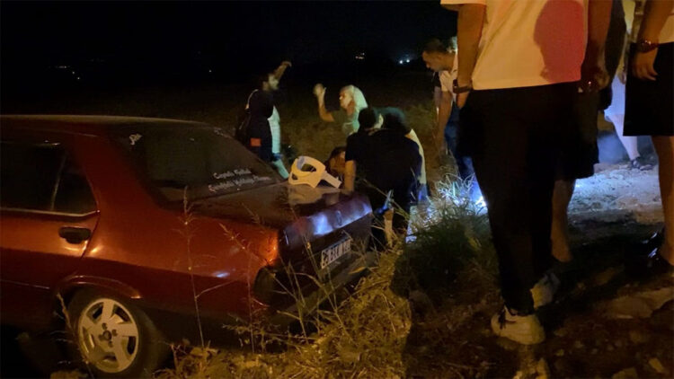 Tartıştığı damadının otomobili ile kaçarken tarlaya uçtu