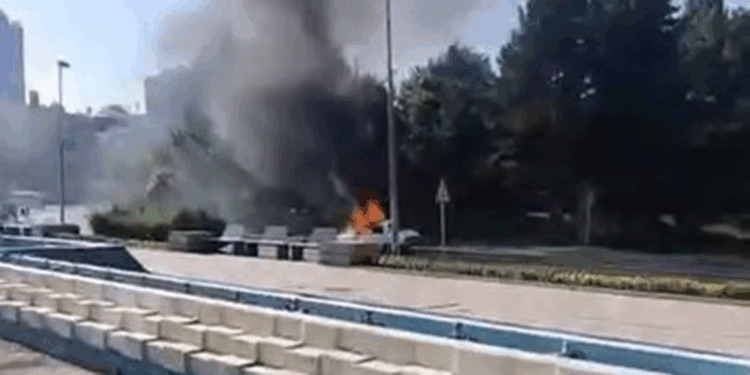 TBMM önünde otomobilini yaktı, gözaltına alındı