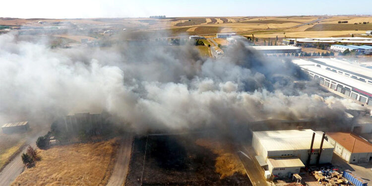 Tekirdağ'da tekstil fabrikasında yangın