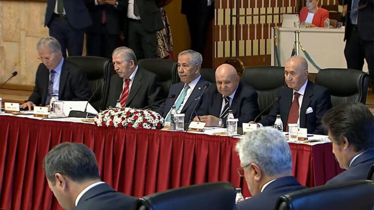 'Terörsüz Türkiye' komisyonu, eski TBMM başkanlarını dinlemek üzere toplandı