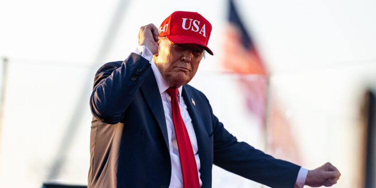 Trump, Hindistan'a uygulanan gümrük vergisini artıracak