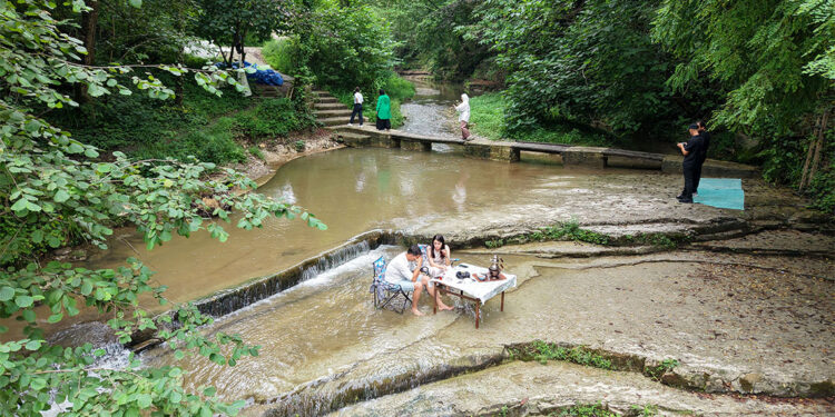 Gülderen Şelalesi ilçe halkının yüzünü güldürdü