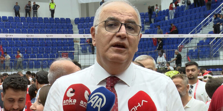 Avrupa Şampiyonası finallerini garantileyen takımı kutluyorum