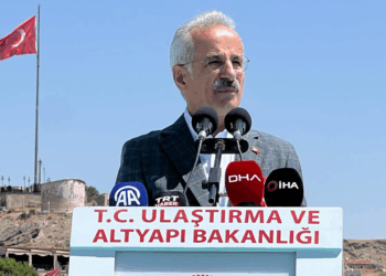 Tarihi yapılarımızı ayağa kaldırmak için var gücümüzle çalışıyoruz