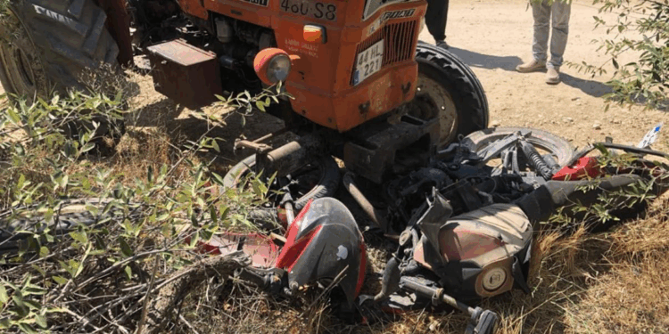 Traktörle çarpışan motosikletin 17 yaşındaki sürücüsü öldü