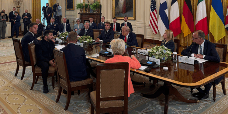 Trump, Zelenskiy ve AB liderleri Beyaz Saray’da bir araya geldi