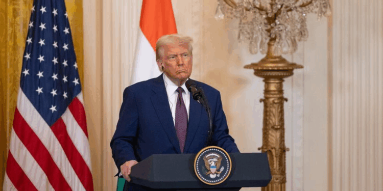 Trump iki nükleer denizaltının, harekete geçtiğini duyurdu