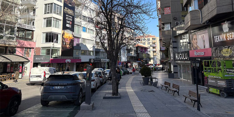 Tunalı Hilmi'nin batı ruhu ve doğu vücudu