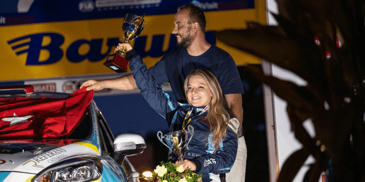 Türkiye'nin ilk engelli kadın pilotundan ikinci podyum