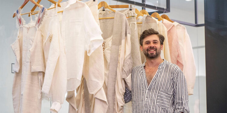 Ünlü modacı genç dokumacılar yetiştiriyor