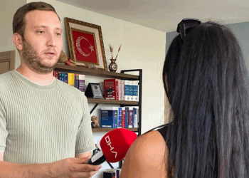 Uyurken cep telefonuna sızıp, 628 bin TL dolandırdılar