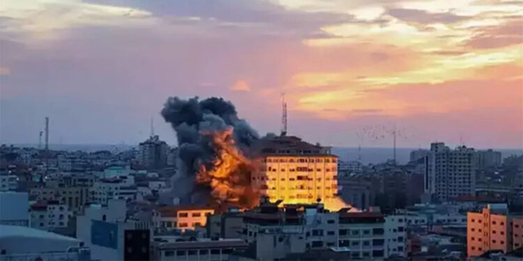 Sana'da elektrik santrali yakınında patlama