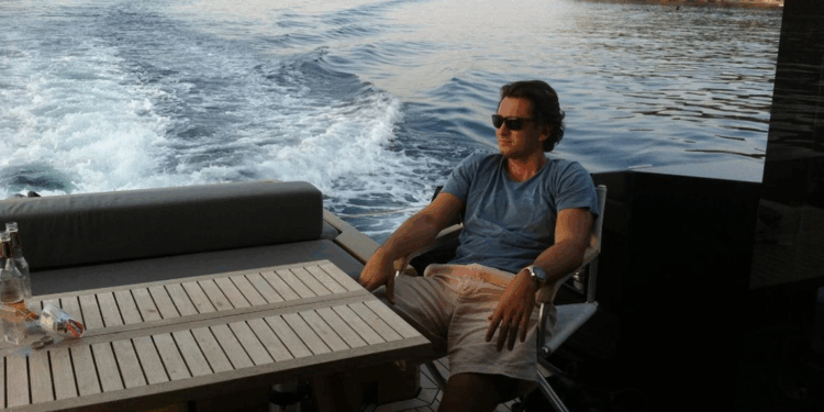 Yalova'dan Yunanistan'a açılan iş insanın teknesi parçalanmış bulundu