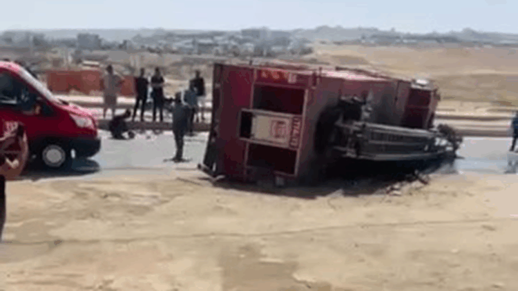 Yangına giden itfaiye aracı devrildi: 5 yaralı