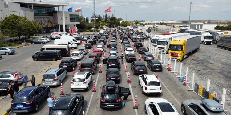Yaz tatillerini Türkiye'de geçiren gurbetçiler dönüş yolunda