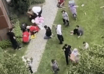 Zeytinburnu'nda 9'uncu kattan düşen bebek öldü