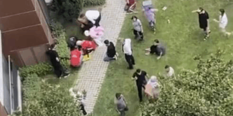 Zeytinburnu'nda 9'uncu kattan düşen bebek öldü