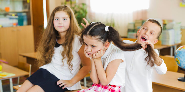 Akran zorbalığına uğrayan çocuk sayısında artış var