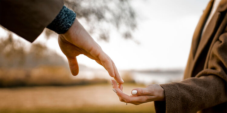 Gerçek sevgi katlanmayı gerektirmez