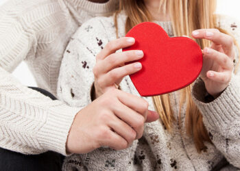 Aşk cesurları sever