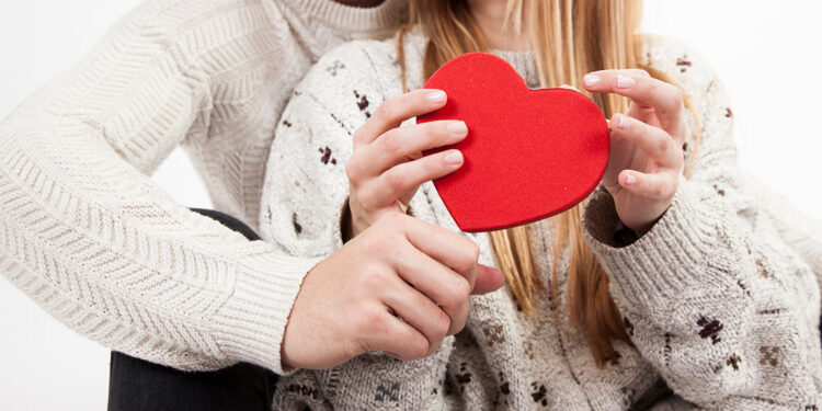 Aşk cesurları sever