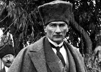 Atatürkçü olmak mı, sadece Atatürkçü görünmek mi?