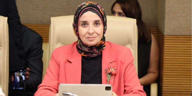 Kölelik sistemiyle çalıştırılan kasiyerler için kanun düzenlemesi getirilmeli!