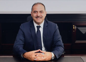 10 diplomalı Ömer Fatih Sayan'a 10 numara koltuklar