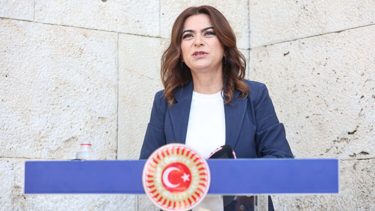 Siyaset sorumluluk almalı