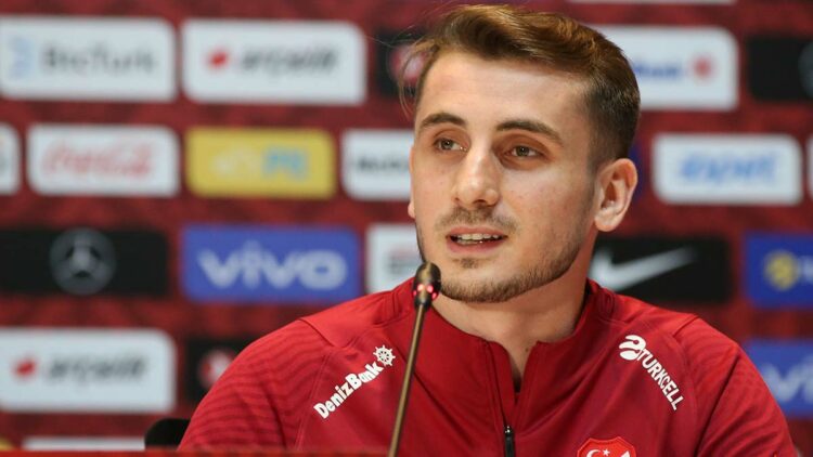 Kerem'in yüzü gülüyordu ve takımına destek verdi