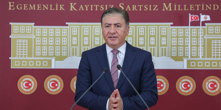 Anayasa'nın çiğnendiği bir düzenden geçiyoruz