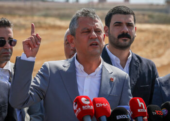 Ya içeriye tıkıl ya AK Parti'ye katıl