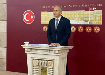 Vize sorunu ile karşılaşan öğrenciler için soru önergesi verildi
