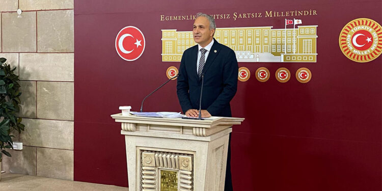 Vize sorunu ile karşılaşan öğrenciler için soru önergesi verildi