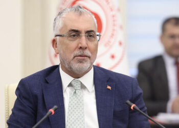 Bakan Işıkhan, 8'inci Dönem Toplu Sözleşme görüşmelerinde eğitimcilerle buluştu