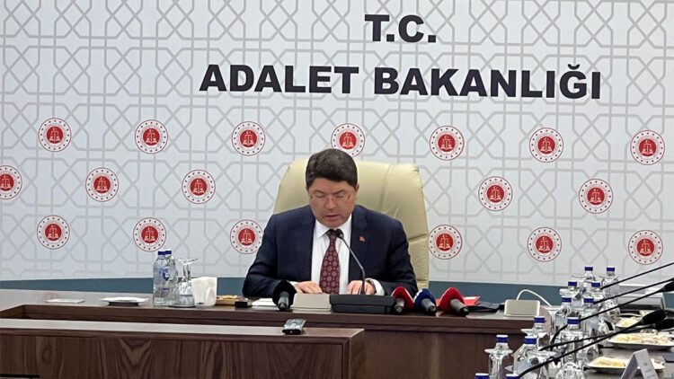 Yılmaz Tunç'tan CHP Lideri Özgür Özel'e yanıt