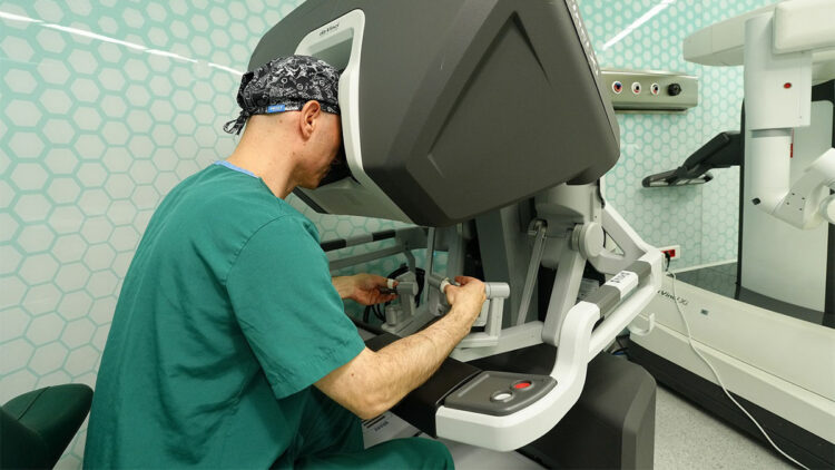 Robotik cerrahiyle sinirleri koruyabiliyoruz