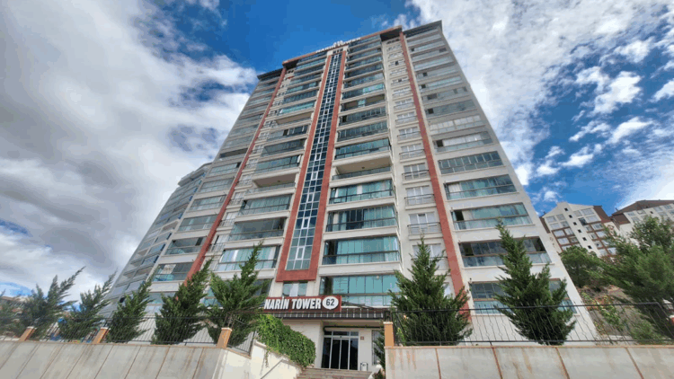 13'üncü kattan düşen Emir Ali hayatını kaybetti