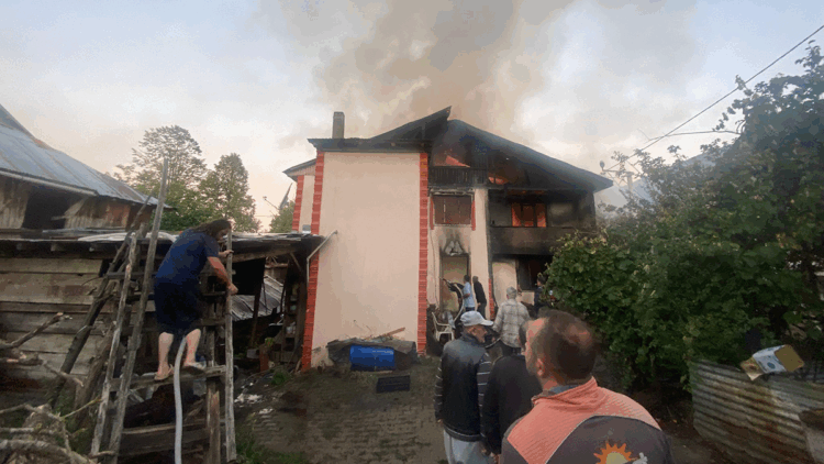 2 katlı müstakil evde çıkan yangında evli çift yaşamını yitirdi