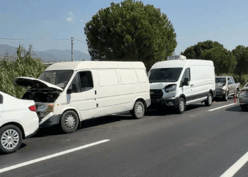 4 aracın karıştığı kazada anne ve 3 aylık bebeği yaralandı
