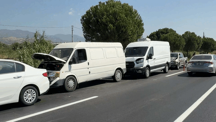 4 aracın karıştığı kazada anne ve 3 aylık bebeği yaralandı