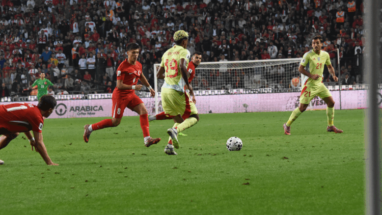 A Milli Futbol Takımı, İspanya karşısında ağır yenilgi yaşadı