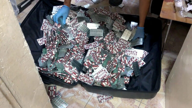 Adana’da reçeteye tabi 167 uyuşturucu içerikli hap ele geçirildi