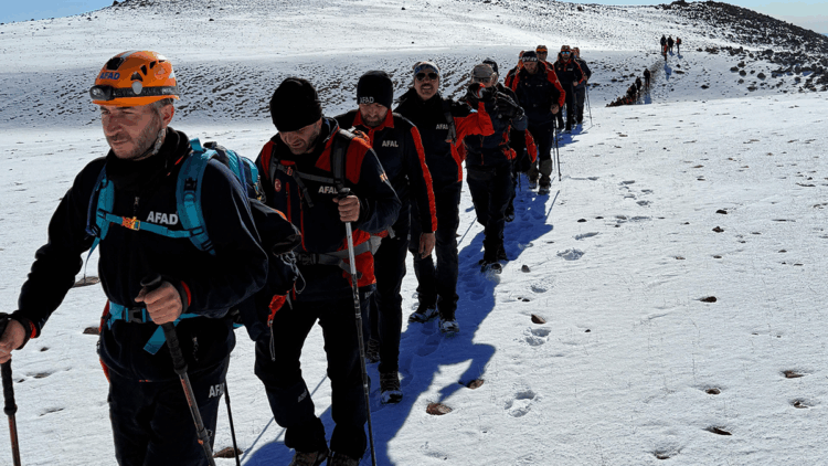 AFAD ekibinden Erek ve Süphan dağlarına zirve tırmanışı