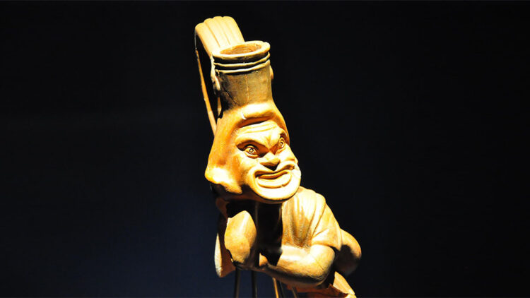 Aigai'de ortaya çıkan 1800 yıllık vazo sergilendi