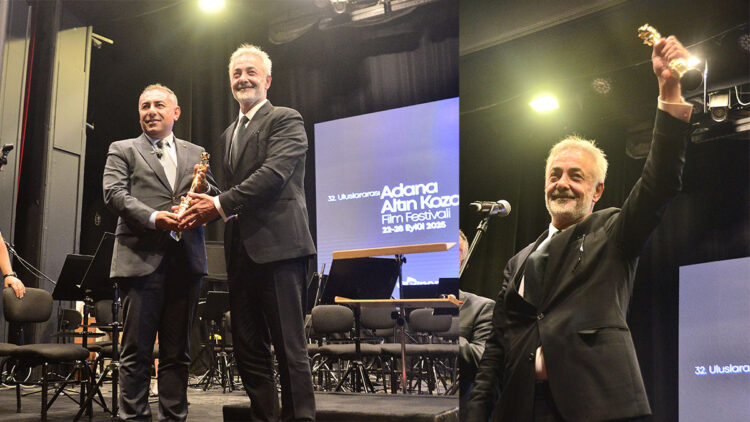 Uluslararası Adana Altın Koza Film Festivali'nde Onur Ödülü Mehmet Aslantuğ'a verildi