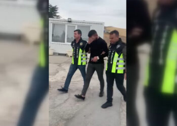 Sopa ile araçların güvenliğini tehlikeye düşüren sürücü yakalandı