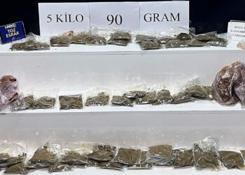 Araçtaki koltuğun altından 5 kilo esrar çıktı; ‘Kim koydu bilmiyoruz’ dedi