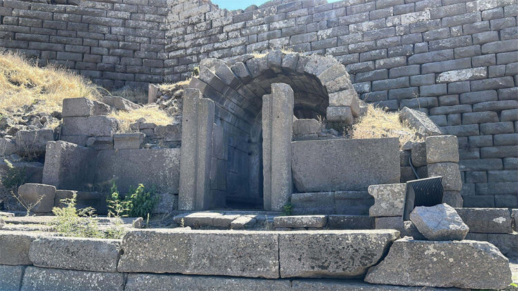 Assos Ören Yeri'ndeki anıt mezar restore edilecek