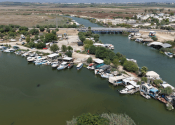 Acısu Nehri'nin kenarlarında 'konteyner ev' işgali